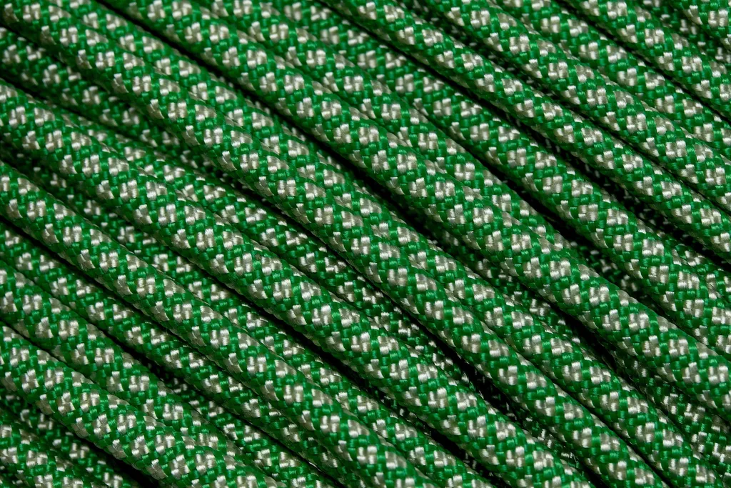 Knivesandtools 550 paracorde type III couleur : kelly green with cream diamonds - 50 ft (15.24 m)